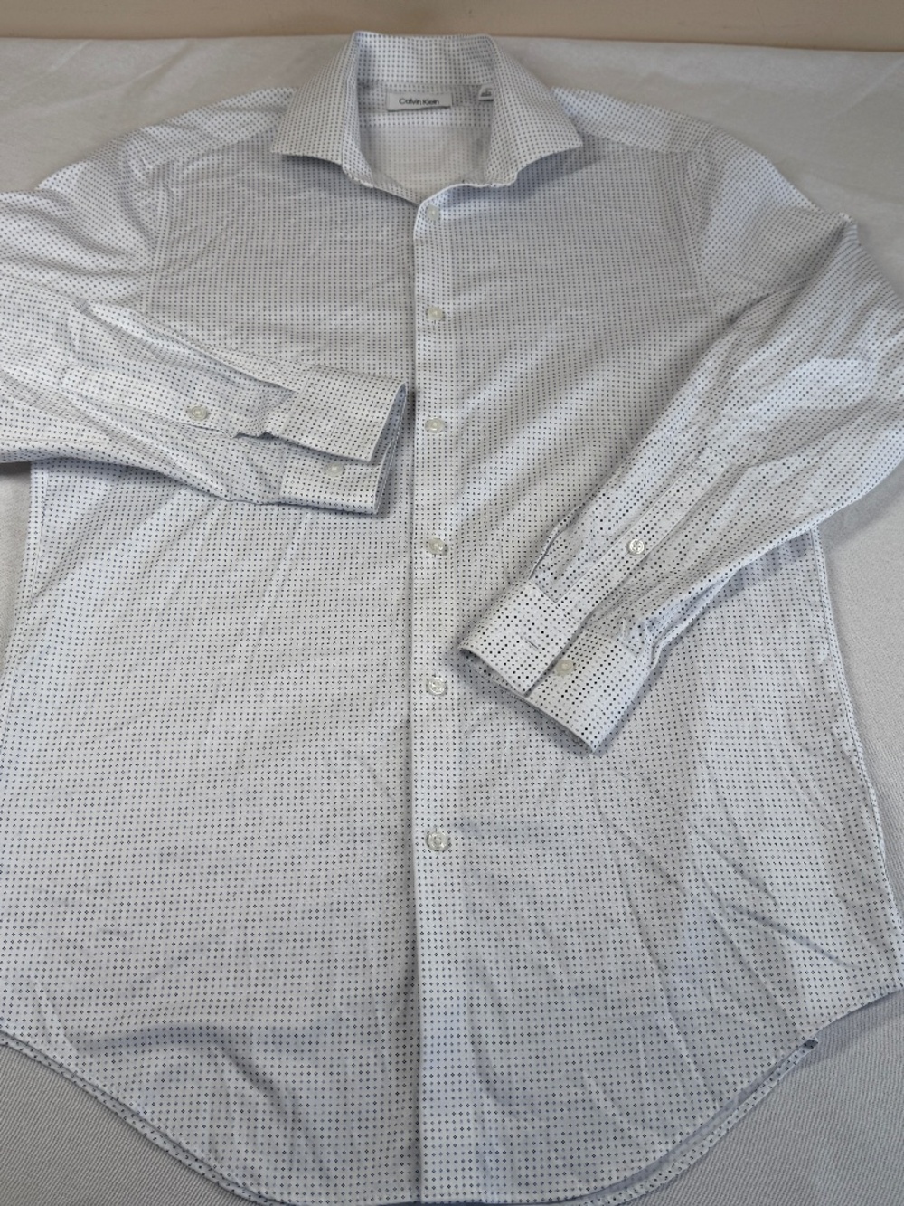 Calvin Klein Men's Button Up Dress Shirt Size Medium 15 1/2 32/33 - White